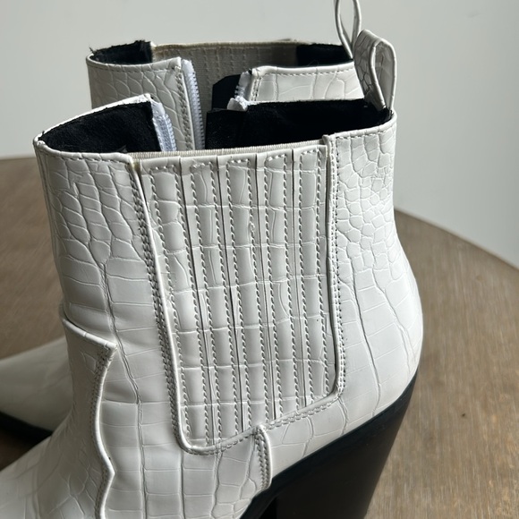 ASOS White Croc-Embossed Western Style Pointy Toe Cowboy Ankle Boots Size 6 - Picture 8 of 16